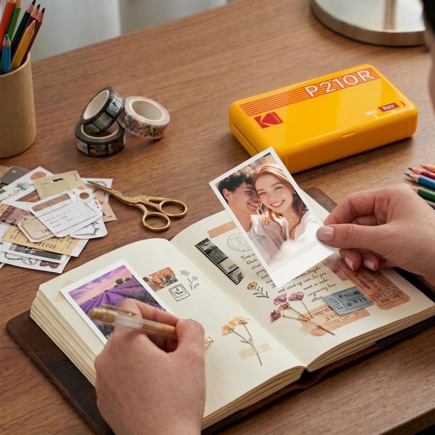 KODAK Mini 2 Retro Navidad Regalos 4Pass, Impresora Fotográfica + 38 Fotos, Fotos Instantáneas Tamaño 54X86Mm, Conexión Inalámbrica Bluetooth - Blanco
